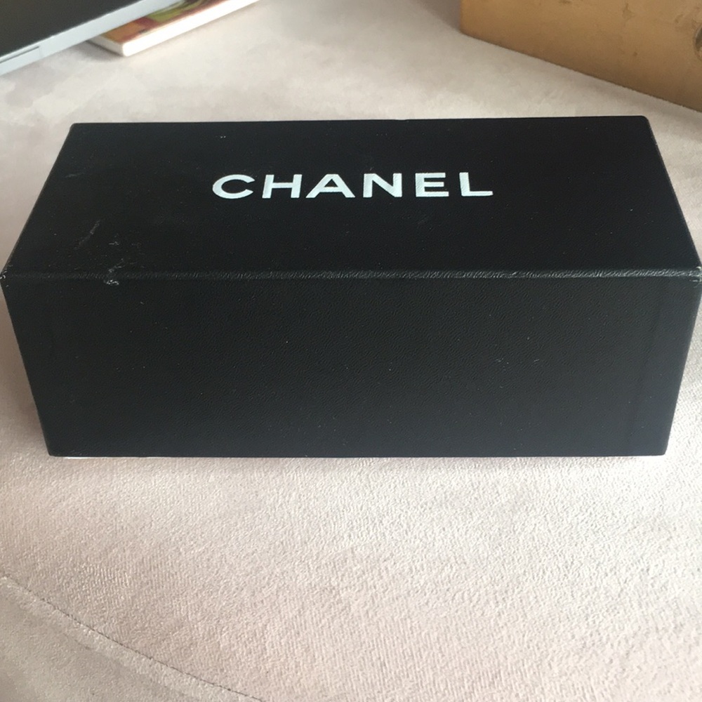 Small Chanel Box - Picture 3 of 3